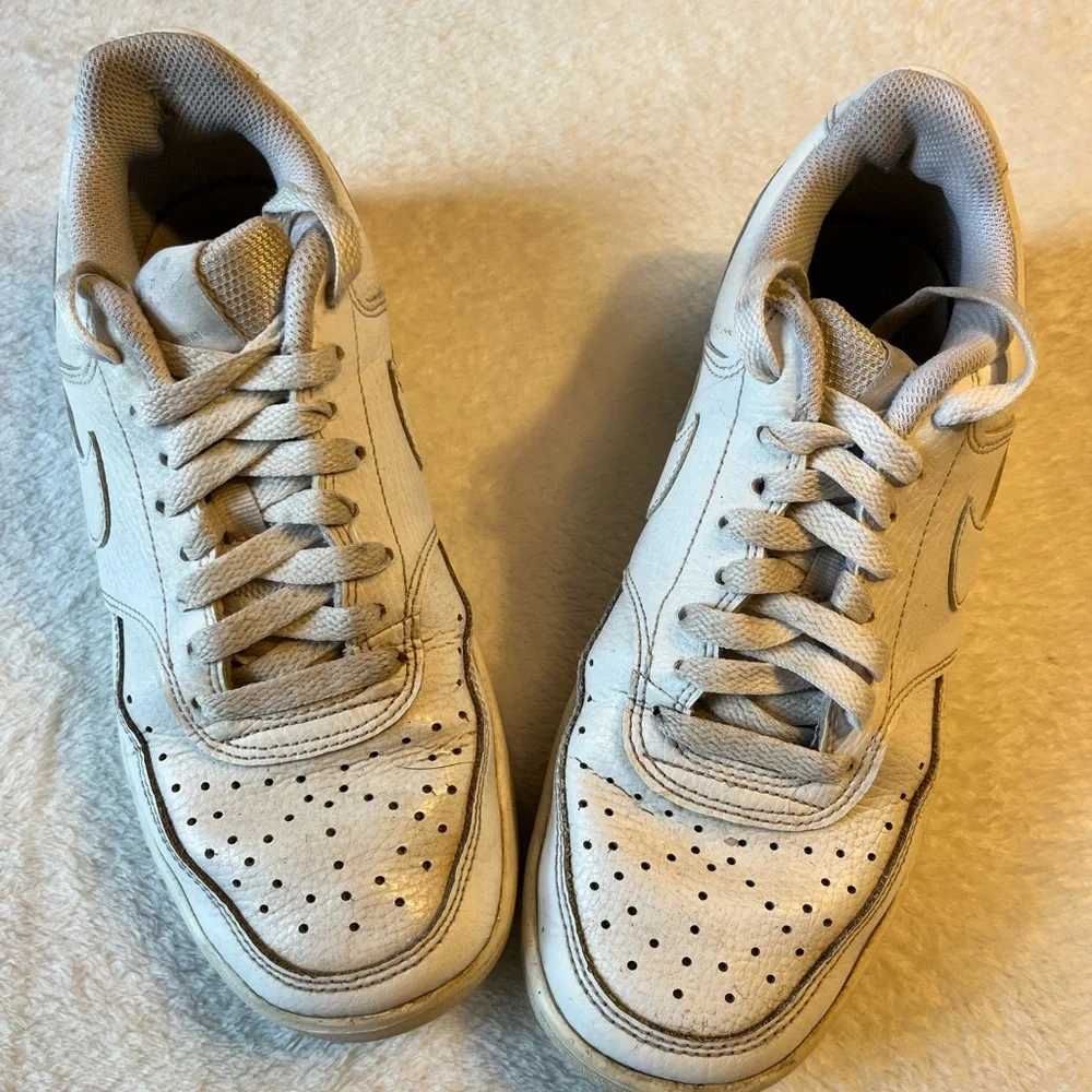 Nike Women's White Low-Top Lace-Up Sneakers
